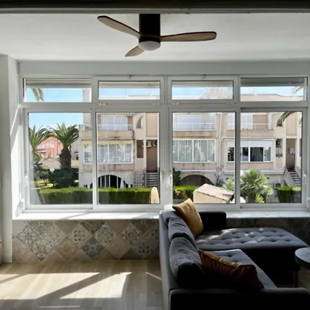 Stunning 2 Bed Frutales Apartment Torrevieja